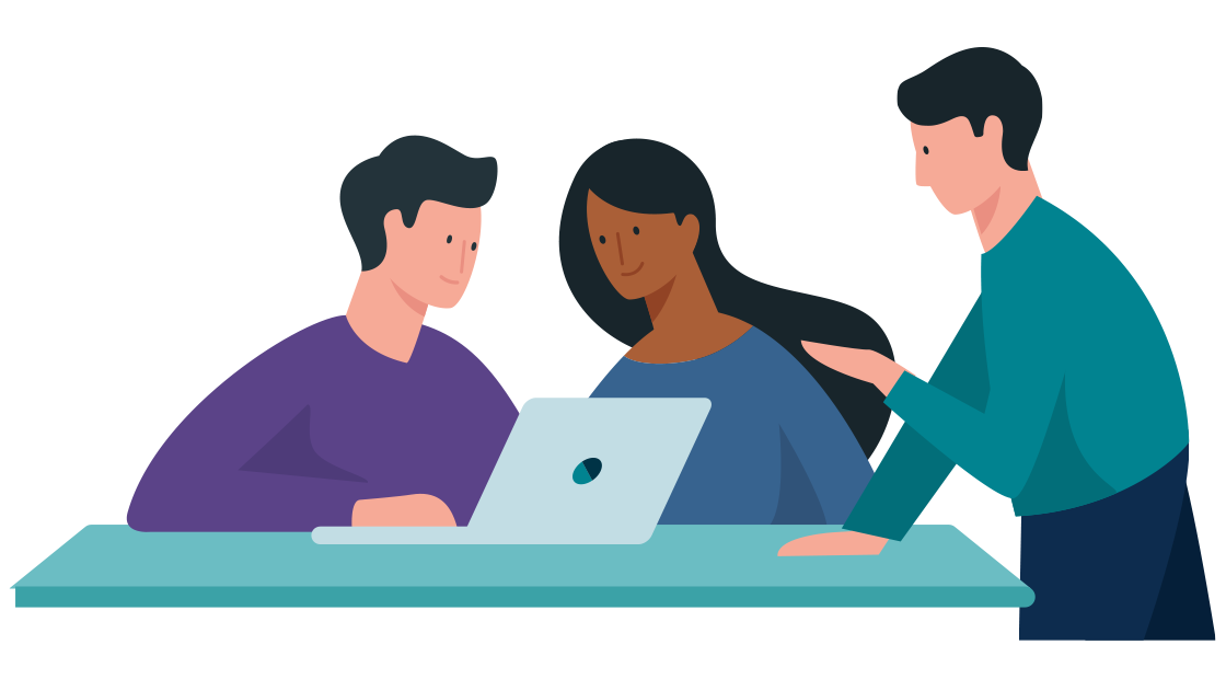 twee mannen en een vrouw zitten rond een laptop te discussieren