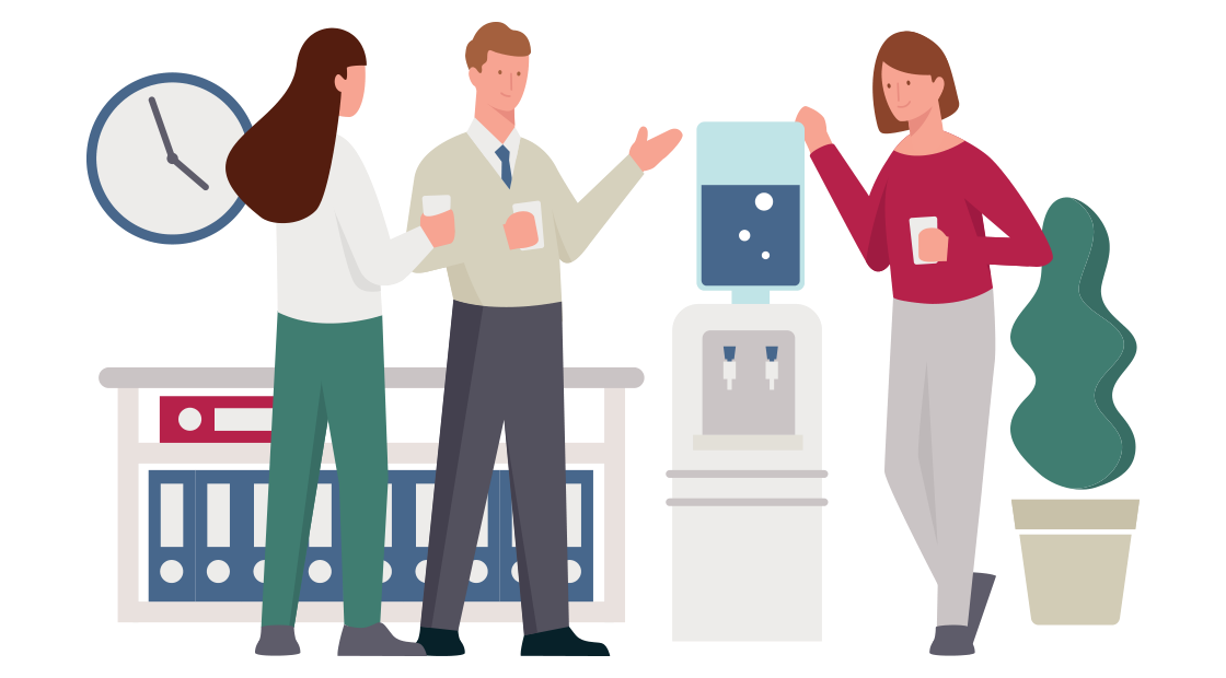 3 mensen staan te praten naast een water fontein